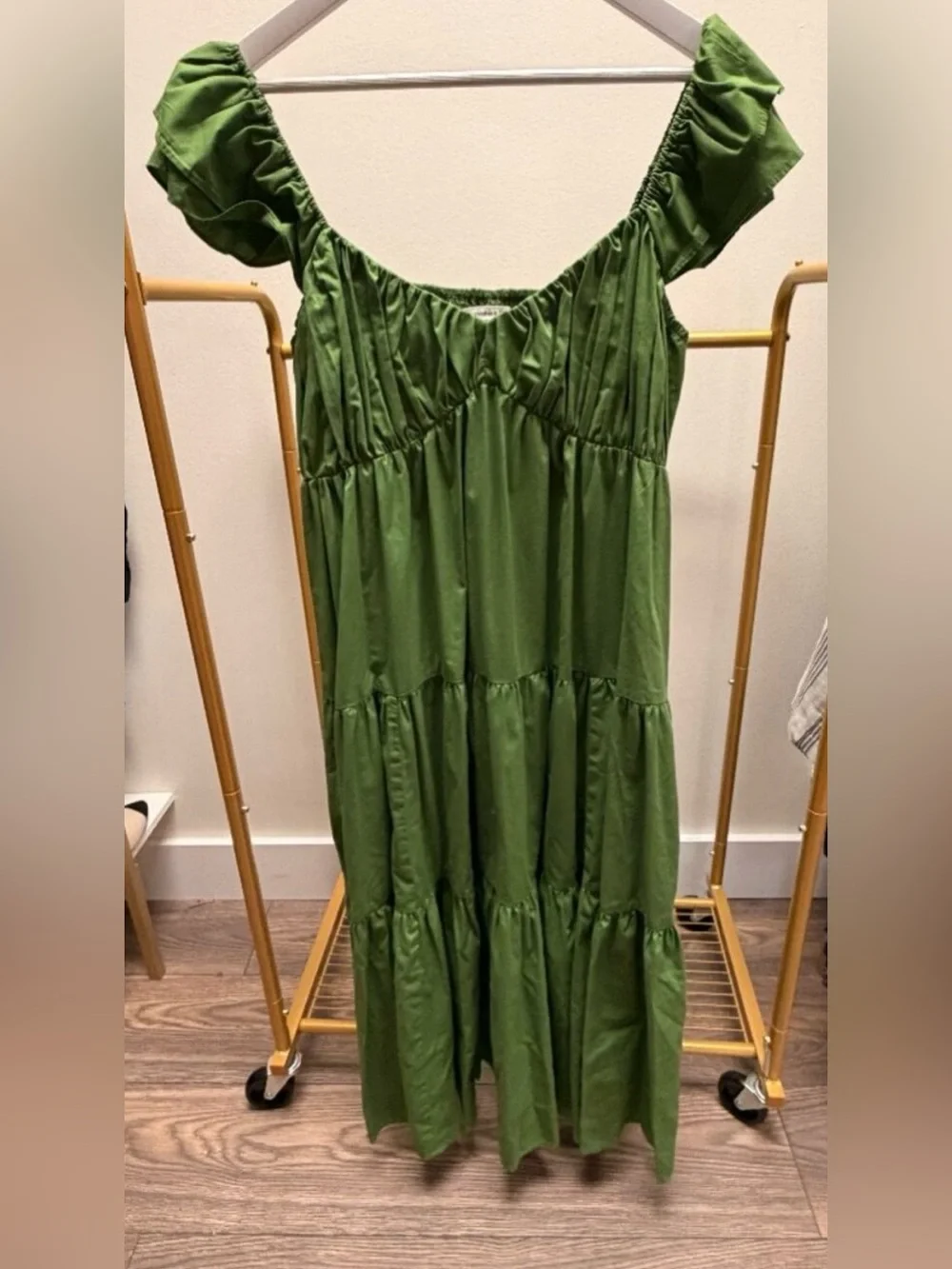 Abercrombie and Fitch Ruffle Maxi Dress
SIZE XL **LIKE NEW** - Picture 2 of 11